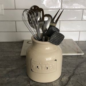 Utensil holder